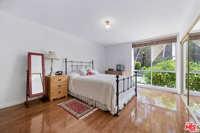 2301 S Beverly Glen Boulevard, Los Angeles CA: https://media.crmls.org/mediaz/11343cb7-b6b5-4fbb-b1dd-253984ab5a41.jpg