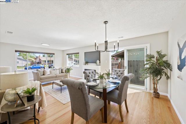 3947 Pestana Way, Livermore CA: https://media.crmls.org/mediaz/11348515-74ef-499b-bc03-3b8881724211.jpg