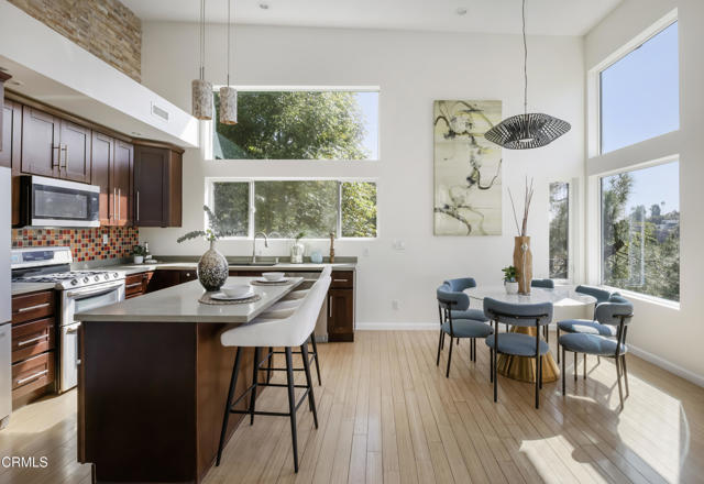 Detail Gallery Image 15 of 48 For 475 Rustic Dr, Los Angeles,  CA 90065 - 3 Beds | 3/1 Baths