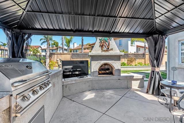 4252 Alta Vista Court, Oceanside CA: https://media.crmls.org/mediaz/1134d2a2-ce5b-4ba3-b6f6-9fbbc99640ea.jpg