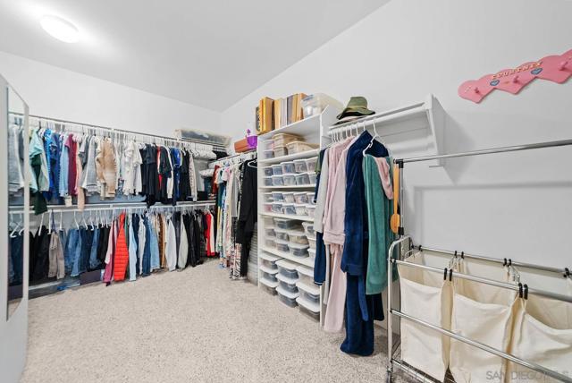 542 Adobe Estates Dr, Vista CA: https://media.crmls.org/mediaz/1134d4a3-1f82-4dd3-976d-d9805c0271f9.jpg