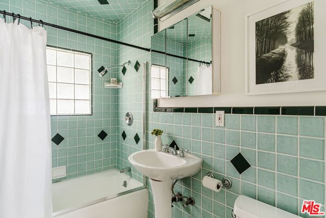 3735 Edenhurst Avenue, Los Angeles CA: https://media.crmls.org/mediaz/1134f2e2-5e88-431a-81d3-35ed00fd8694.jpg