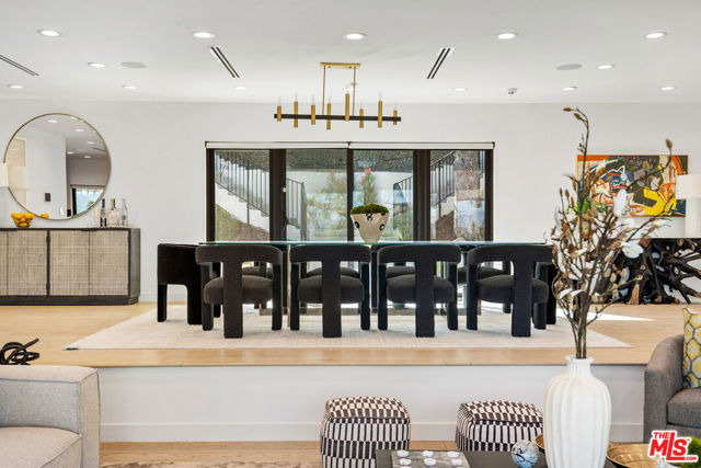 19536 Wells Drive, Tarzana CA: https://media.crmls.org/mediaz/1135058d-e767-47f4-9936-f7e20370fe0e.jpg