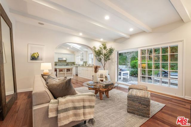 15550 Valley Vista Boulevard, Encino CA: https://media.crmls.org/mediaz/11358366-ab0d-44da-9a72-c2fcf21b2452.jpg