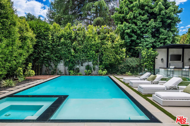 4544 Woodley Avenue, Encino CA: https://media.crmls.org/mediaz/1135d958-4cc8-4d2c-a66c-e249551e1129.jpg