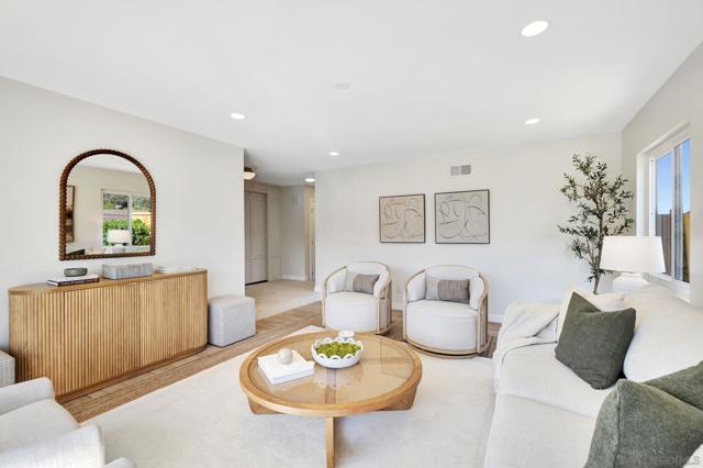 11384 Almazon St, San Diego CA: https://media.crmls.org/mediaz/113638b9-9902-4126-bdcf-48322827b4ad.jpg