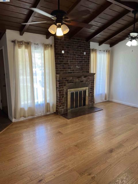 2140 W Avenue 134Th, San Leandro CA: https://media.crmls.org/mediaz/11363903-6cae-4ad4-9796-0239db252e4c.jpg