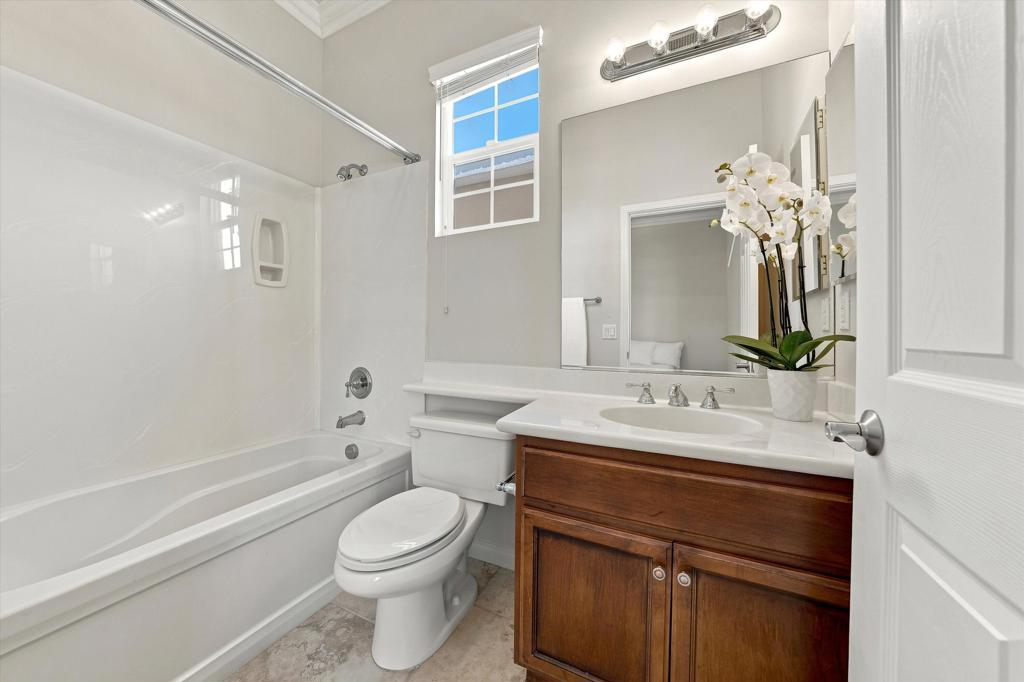 https://media.crmls.org/mediaz/113745c3-3ef9-444f-a920-426c38eb93f2.jpg?preset=X-Large