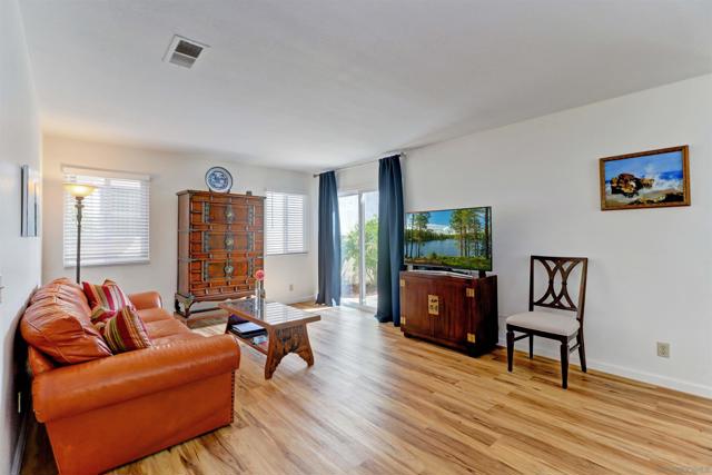 10832 Avenida De Los Lobos, San Diego CA: https://media.crmls.org/mediaz/11379135-dc4e-49be-a84c-959a6b35409f.jpg