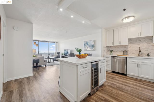 555 Pierce St, Albany CA: https://media.crmls.org/mediaz/1137dc99-cae8-4134-9f08-b38c74dbeac6.jpg