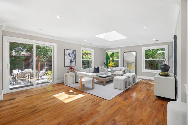 1271 Petersen Court, Los Altos CA: https://media.crmls.org/mediaz/11381943-5f26-43da-9b03-c3df3903ea12.jpg