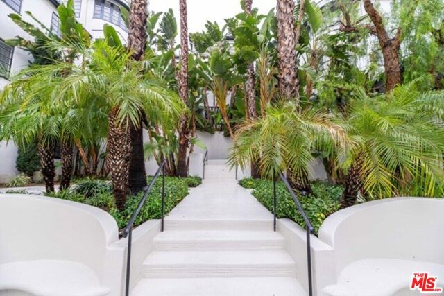 9243 Doheny Road, West Hollywood CA: https://media.crmls.org/mediaz/1138237d-fed6-46f5-991c-e09d3bbab034.jpg