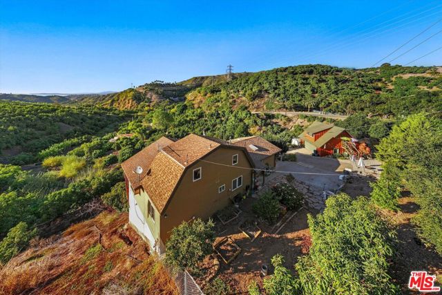 5850 Casitas Pass Road, Ventura CA: https://media.crmls.org/mediaz/11389a4c-b218-4304-93cf-0abbf76933ce.jpg