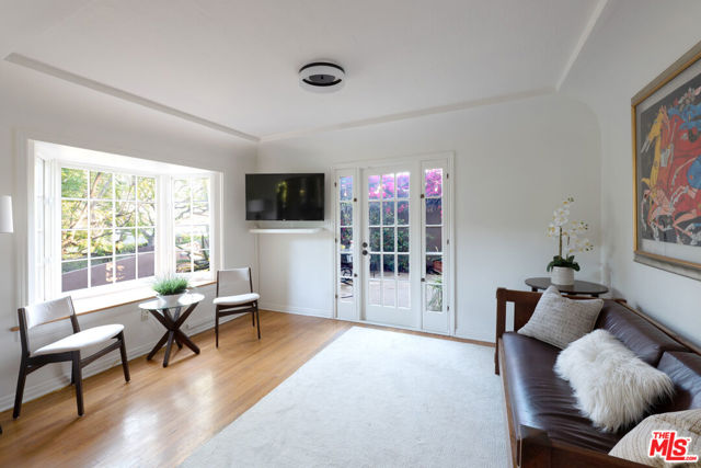 263 Lamont Drive, Los Angeles CA: https://media.crmls.org/mediaz/113998b4-2977-48ff-964d-009b71db894b.jpg