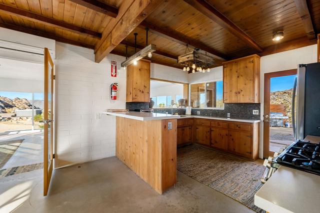 66425 Foothill Drive Drive, Joshua Tree CA: https://media.crmls.org/mediaz/1139e808-093b-4151-83d7-637348d8bfbf.jpg