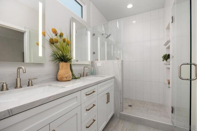 559 N Vulcan Ave, Encinitas CA: https://media.crmls.org/mediaz/113a20dd-3d1f-4c7c-a77e-bd80e665cb6f.jpg
