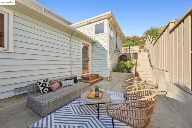 19 Highland Blvd, Kensington CA: https://media.crmls.org/mediaz/113a4033-6bab-4d9f-9df3-4fca8cbbc563.jpg