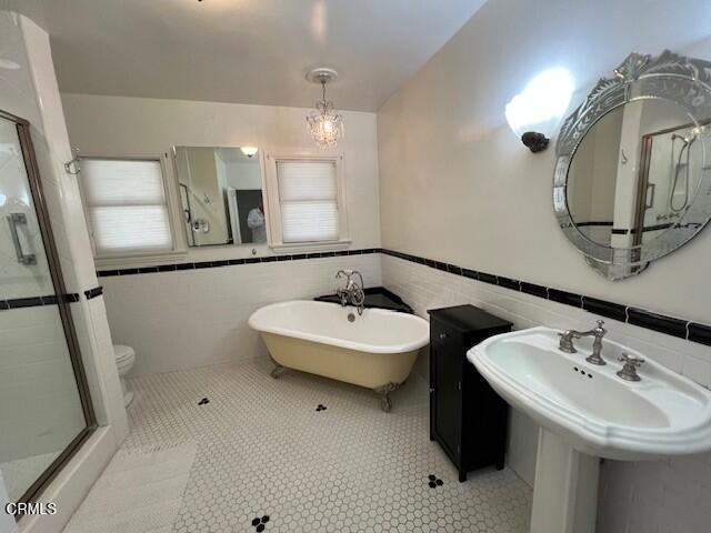 Detail Gallery Image 14 of 17 For 419 Brakey Rd, Ventura,  CA 93001 - 3 Beds | 3 Baths