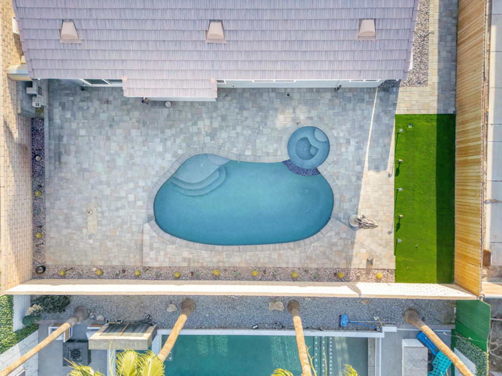 https://media.crmls.org/mediaz/113b5f0c-2236-4885-aa7c-af62870ea58c.jpg?preset=X-Large