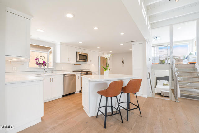 5040 Island View Street, Oxnard CA: https://media.crmls.org/mediaz/113b7b0f-0394-4547-aa19-caa203140cf7.jpg
