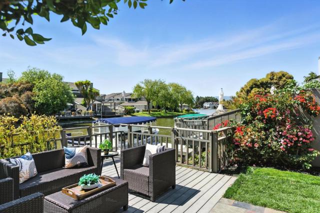 588 Marlin Court, Redwood City CA: https://media.crmls.org/mediaz/113ba532-b470-4448-944a-c45691f4e15e.jpg