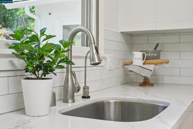 3231 Camino Colorados, Lafayette CA: https://media.crmls.org/mediaz/113c0748-74ee-409e-8ea1-ac1066fc7f81.jpg