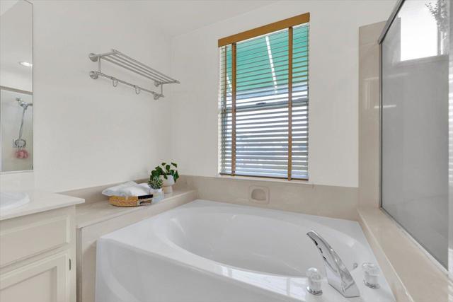 401 Baltic Circle,  CA: https://media.crmls.org/mediaz/113c55cc-64a7-48bf-bbc7-d5bc72ca7d8d.jpg