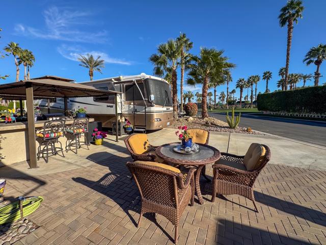 80394 Avenue 48, Indio CA: https://media.crmls.org/mediaz/113da87c-0158-4a91-982e-b63e555f229b.jpg