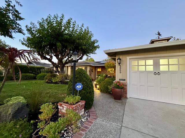 1869 Walnut Drive, Mountain View CA: https://media.crmls.org/mediaz/113e3977-c4af-4802-8091-c9fc3a2b3b6e.jpg