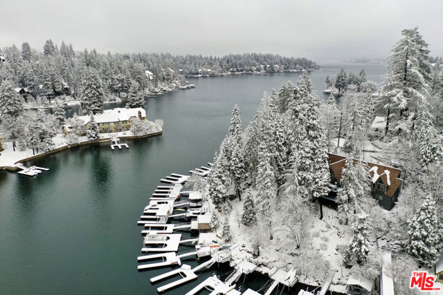 161 Rocky Point Road, Lake Arrowhead CA: https://media.crmls.org/mediaz/113eadc3-c3e9-4aa9-89f4-16a0a91611af.jpg