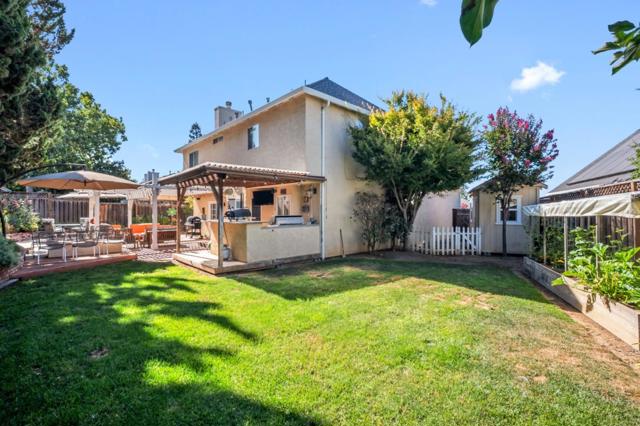 930 Hoesch Way, Gilroy CA: https://media.crmls.org/mediaz/113eb5d7-a492-4ecd-9d1a-d4ae0366a42d.jpg