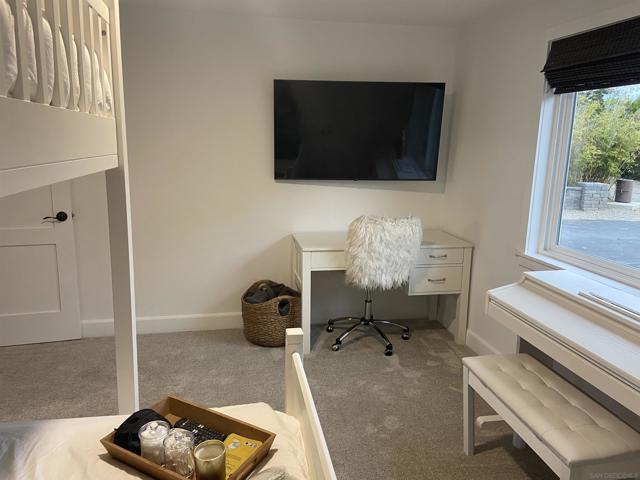 455 Glenncrest Dr, Solana Beach CA: https://media.crmls.org/mediaz/113f093e-8bc2-46df-a38a-5600d1cb3af6.jpg