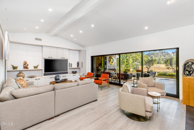 1240 Chateau Road, Pasadena CA: https://media.crmls.org/mediaz/113f57e7-523e-46d2-8512-dc42df55b6af.jpg