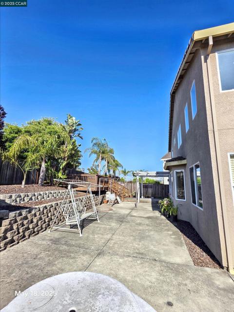 881 Meadow View Dr, Richmond CA: https://media.crmls.org/mediaz/113f76f6-1a55-4e8e-8660-166f3098285d.jpg