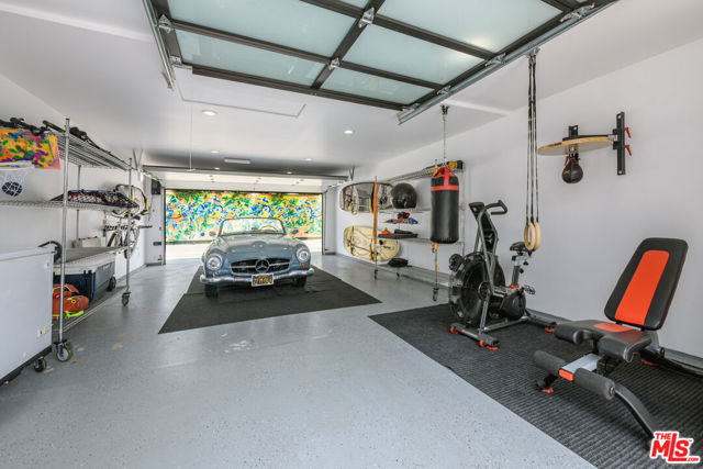 18839 Plummer Street, Northridge CA: https://media.crmls.org/mediaz/113fddd5-c46e-4eca-9808-5f2079c3c9e9.jpg