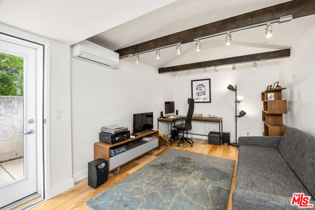 22518 Jameson Drive, Calabasas CA: https://media.crmls.org/mediaz/113ff06c-a46d-498b-8d40-fa3c40ba2545.jpg