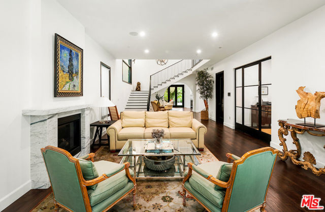 356 S Clark Drive, Beverly Hills CA: https://media.crmls.org/mediaz/113ff831-5026-43d2-b03b-29fd5868f7e4.jpg