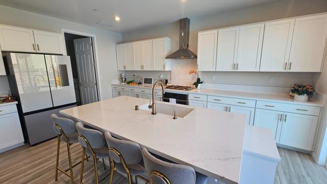 8285 Courage Drive, Sacramento CA: https://media.crmls.org/mediaz/114000ff-00ea-4123-aeb4-222c4795c1c0.jpg