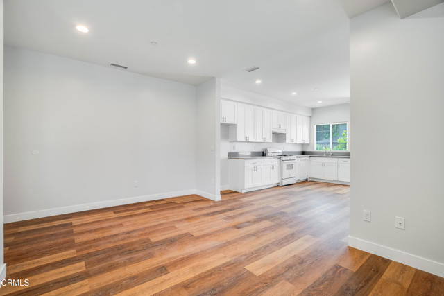300 E Alhambra Road, Alhambra CA: https://media.crmls.org/mediaz/11400fe9-2cf6-4f67-bf7e-2524559fe13b.jpg