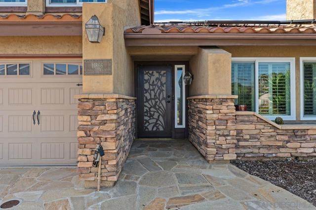 11666 Papagallo Court, San Diego CA: https://media.crmls.org/mediaz/11407ae1-458c-4e73-a071-bb2de8fe6937.jpg