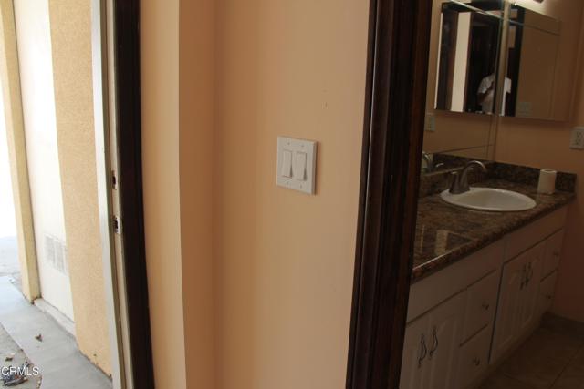 1726 1/2 Chevy Chase E Drive, Glendale CA: https://media.crmls.org/mediaz/1140a9be-684a-4bf5-9f16-4e4b1a378006.jpg