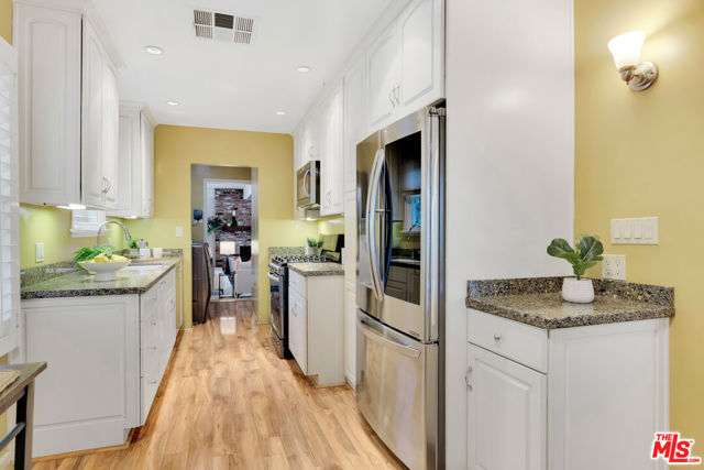 10945 Stever Street, Culver City CA: https://media.crmls.org/mediaz/1140df51-1f40-46b4-9314-e9c2ca46800f.jpg