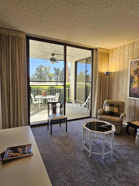 910 Island Drive, Rancho Mirage CA: https://media.crmls.org/mediaz/1141a7e2-d09f-4f98-937d-6e4ec5c17cab.jpg