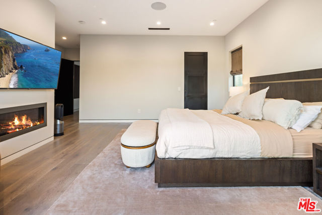 1562 Ensley Avenue, Los Angeles CA: https://media.crmls.org/mediaz/1141c915-b5c1-4fa3-92da-e672eb38b38f.jpg