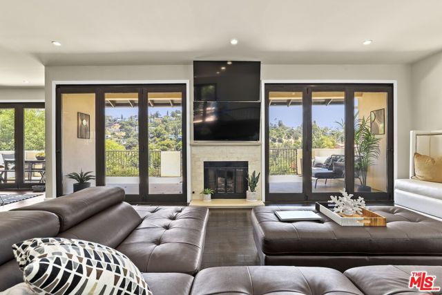 5940 Manola Way, Los Angeles CA: https://media.crmls.org/mediaz/11421fc7-8db5-47e7-8956-0c84d3019585.jpg