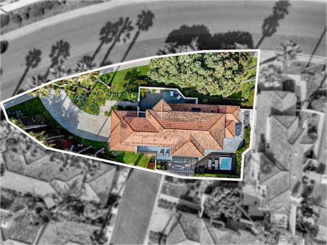 12 Mardi Gras Rd, Coronado CA: https://media.crmls.org/mediaz/11427dd4-0979-4a51-84cd-4b2596e1cf23.jpg