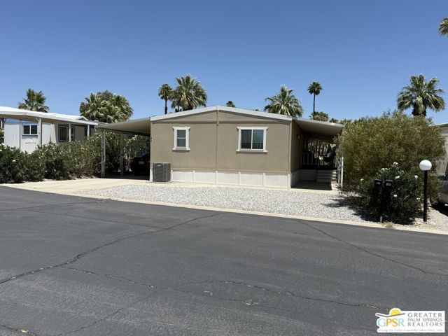 15500 Bubbling Wells Road, Desert Hot Springs CA: https://media.crmls.org/mediaz/1142a99d-c022-4a3a-a384-84b5f6c26320.jpg