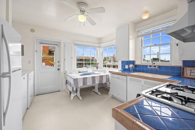 1205 Park Row, La Jolla CA: https://media.crmls.org/mediaz/11430786-b671-49cc-83fc-8acb5cecc223.jpg