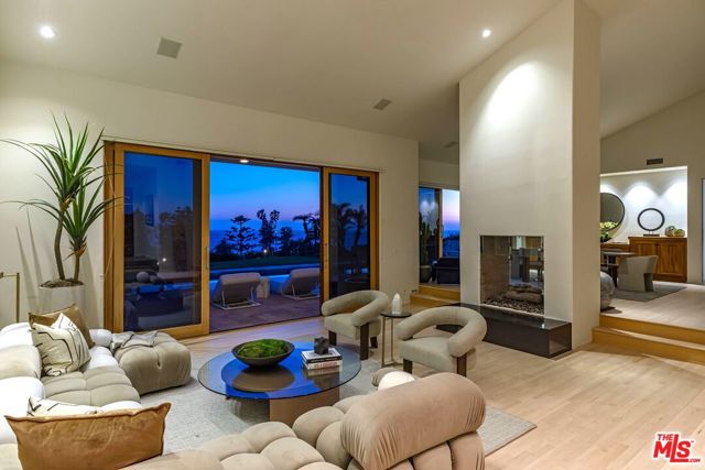 6417 Merritt Drive, Malibu CA: https://media.crmls.org/mediaz/11431a70-d171-4c9b-845e-c9a0d2c5b344.jpg