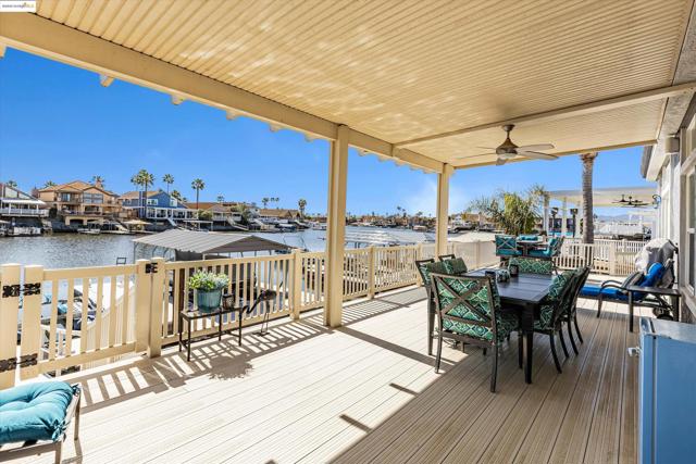 4174 Beacon Pl, Discovery Bay CA: https://media.crmls.org/mediaz/11432834-a46c-4e94-841e-b046d8197f4a.jpg